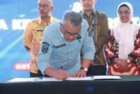 Pj Bupati Kolaka Andi Makkawaru membuka acara Musrenbang (RKPD) dan Rencana Pembangunan Jangka Panjang Daerah (RPJPD) Kabupaten Kolaka yang berlangsung di Hotel Sutan Raja. (Foto: Humas Kominfo)