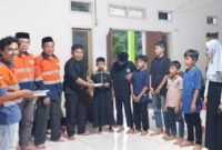 PT CNI Memberikan bantuan ke masyarakat kurang mampu di Desa Tolowe Ponre Waru, Rabu 20 Maret2024. (Foto: Istimewa)