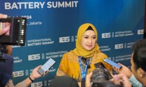 Corporate Secretary PT Ceria Nugraha Indotama, Imelda Kiagoes, memberikan keterangan kepada pewarta setelah acara Indonesia Critical Minerals Conference (ICMC) & Expo 2024 yang diselenggarakan di Hotel Mulia Jakarta pada 11 - 13 Juni 2024. Ceria mendukung rencana pemerintah untuk meningkatkan nilai tambah produk nikel dalam negeri dan membangun ekosistem baterai kendaraan listrik ramah lingkungan melalui hilirisasi industri. (Foto: Istimewa)