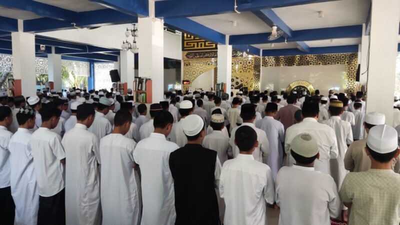 Pondok Pesantren Darul Aman Gombara Gelar Shalat Gaib untuk Mengenang Ismail Haniyah. (Foto: Istimewah)