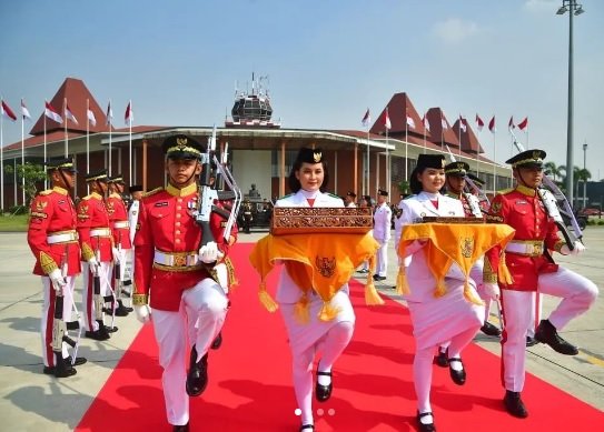 4 pemuda melakukan kirab bendera pusaka di IKN-. (Foto: Tangkapan Layar Instagram @Jokowi)