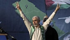 Yahya Sinwar Pimpinan Hamas didampuk netizen pahlawan sejati yang berjuang untuk Palestina hingga akhir hayatnya. (Foto: Tangkapan Layar)