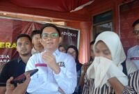 Guru Sekolah Dasar Negeri di Kecamatan Baito, Kabupaten Konawe Selatan, Provinsi Sulawesi Tenggara, Supriyani, kini dapat berkumpul kembali dengan keluarganya setelah Kejaksaan Negeri (Kejari) Konawe Selatan mengajukan penangguhan penahanan. (Foto: Istimewa)