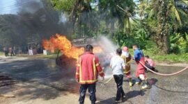 Sopir mobil yang terbakar di depan SPBU Pitulua, Kecamatan Lasusua, Kolaka Utara (Kolut). (Foto: Istimewa)