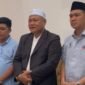 Pimpinan Jemaah Tarekat Khalwatiyah, Puang Andi Wahyuddin Malik, didampingi Pasangan Calon Bupati dan Wakil Bupati Kolaka, H. Amri Jamaluddin dan H. Husmaluddin. (Foto: Istimewa)