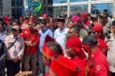 Ribuan warga bersama organisasi masyarakat (Ormas) di Kabupaten Kolaka, Sulawesi Tenggara, menggelar aksi demonstrasi di PT IPIP, berlokasi di Desa Oko-oko, Kecamatan Pomalaa, pada Senin 16/12/2024. (Foto: Istimewa) 